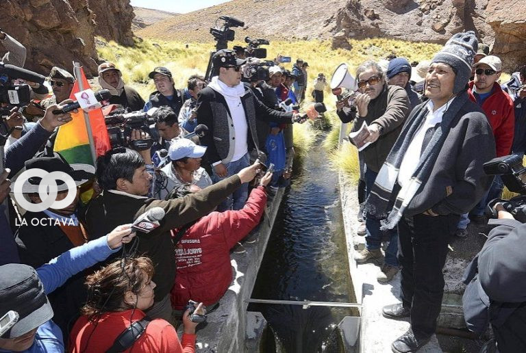 Imagén de visita a las aguas del Silala en el gobierno de Evo Morales.