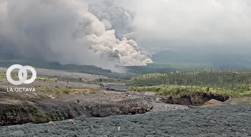 Indonesia evacua personas por explosión del volcán Java