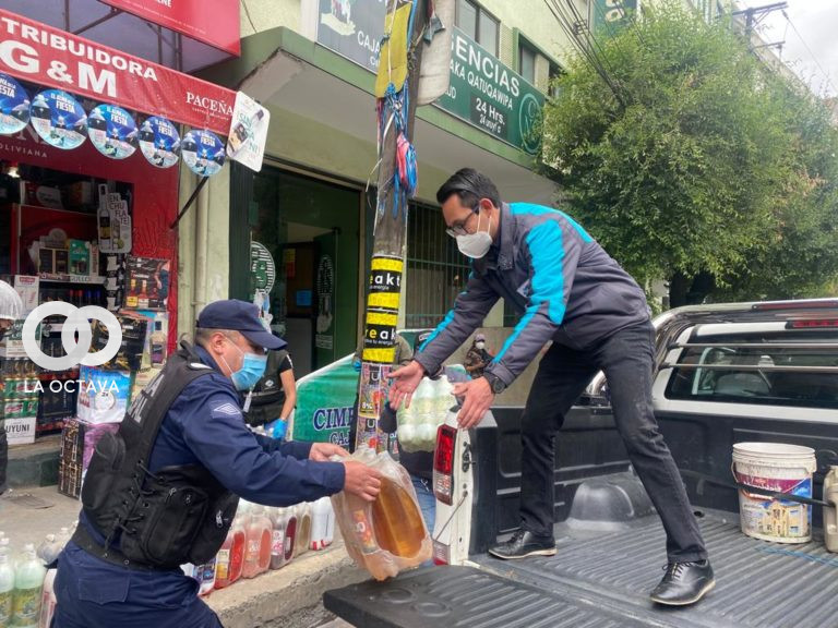 Intendencia municipal comisó bebidas alcohólicas sin registro sanitario.