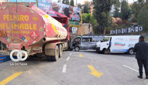 La colisión involucró a dos minibuses y un cisterna. Foto. cortesía.