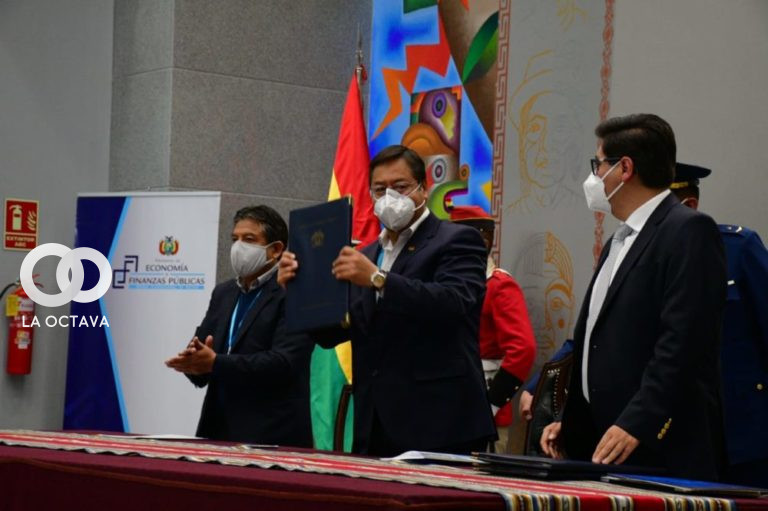 Luis Arce, Presidente de Bolivia, promulga Ley del PGE 2023.