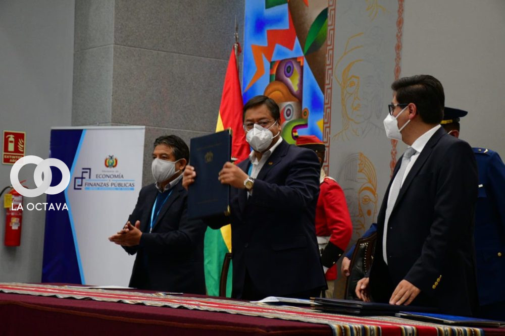 Luis Arce, Presidente de Bolivia, promulga Ley del PGE 2023.