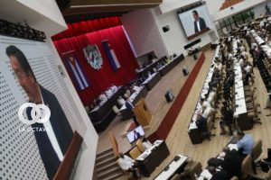 Luis Arce en Cuba, manifiesta el riesgo de la democracia.