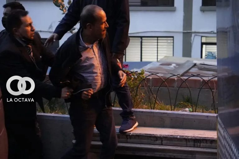 Luis Fernando Camacho en el momento al ser trasladado a la FELCC.