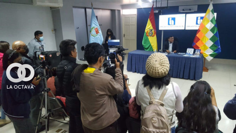 Mario Cazón, en conferencia de prensa.