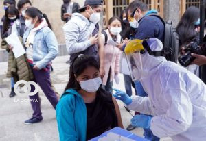 Ministerio de Salud aplica vacunas en diferentes puntos de la ciudad.