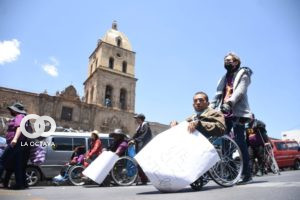 Un grupo de personas con discapacidad pidieron respeto a sus derechos, este sábado en La Paz. Foto. APG