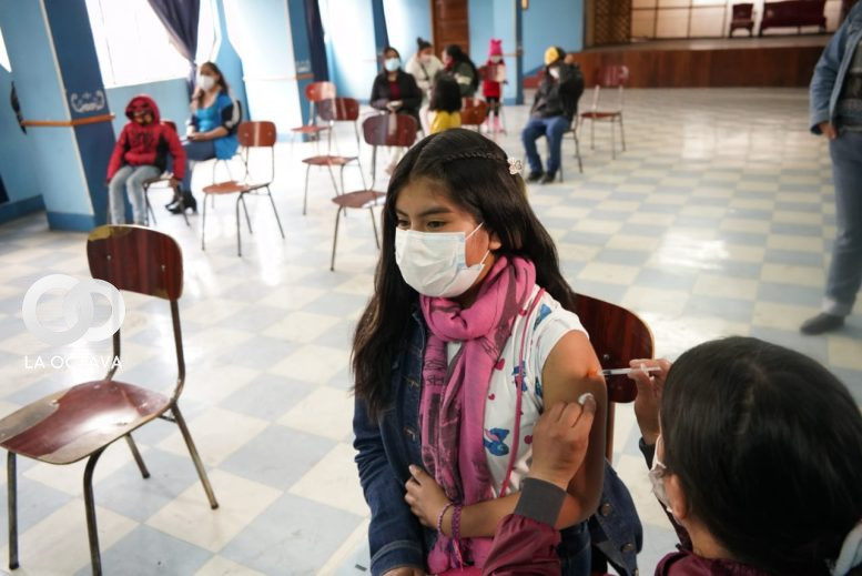 Vacunación en unidades educativas de Tarijaa.
