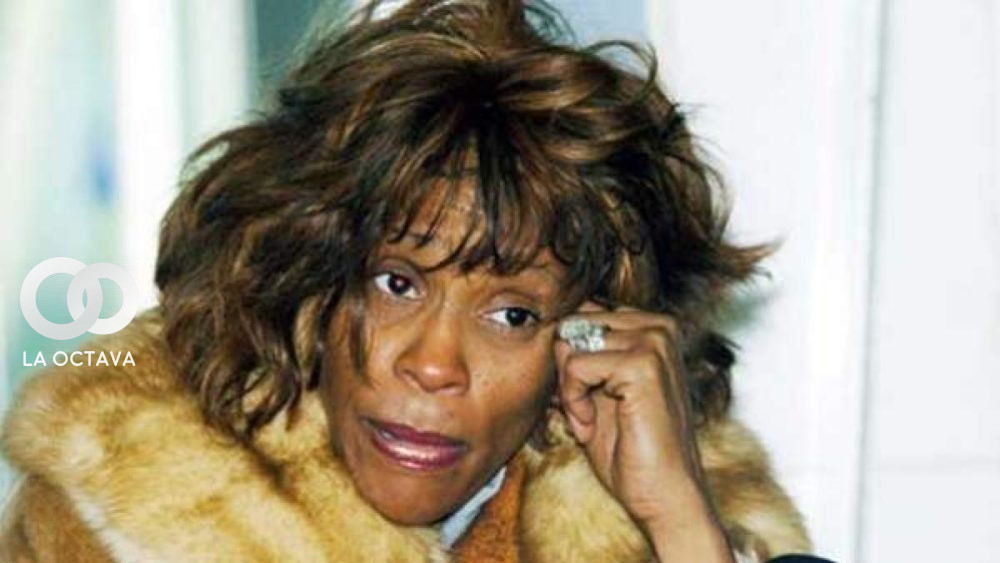 Whitney Houston consumida en las drogas