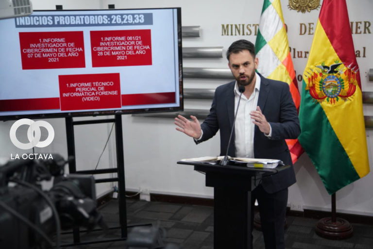 El ministro de Gobierno, Eduardo del Castillo, en rueda de prensa.