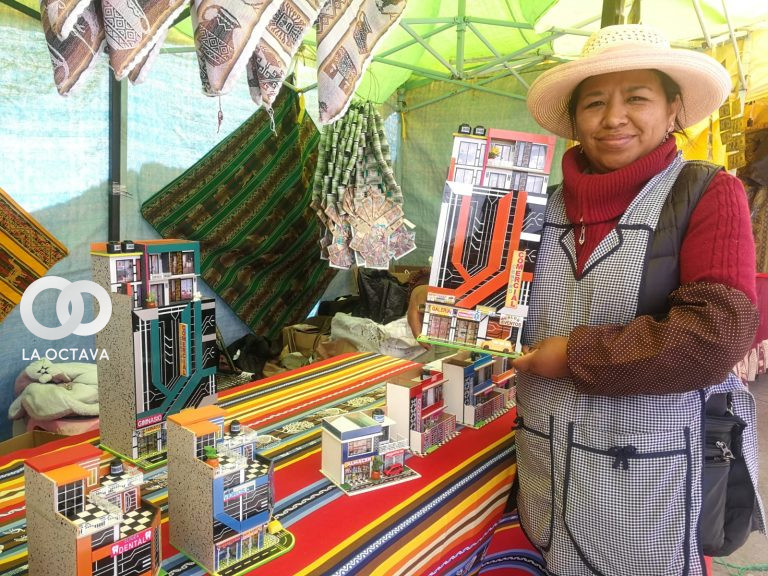 Feria de artesanos mayoristas en la ciudad de El Alto.
