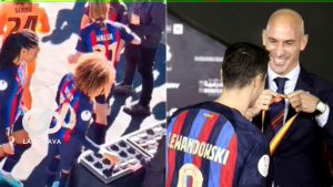 A la derecha, las jugadoras del Barcelona femenino recogen sus medallas tras ganar la Supercopa. A la izquierda, Rubiales entrega la medalla en la Supercopa en Riad.