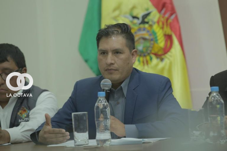 Jeyson Auza, Ministro de Salud y Deportes.