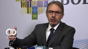 Este pasado 11 de enero, Jorge Richter, Vocero Presidencial, informó que el gobierno boliviano aún no fue notificado por el gobierno peruano sobre la prohibición que tiene Evo Morales, ex Presidente de Bolivia y a ocho allegados para ingresar a ese país. “Esperamos que se notifique al Gobierno de Bolivia y la Cancillería se va a referir a ese tema. (…) La decisión es peruana, la decisión es del Perú, no es de Bolivia. (…) (Si ha cometido o no injerencia) eso hay que preguntarle al señor Evo Morales”, declaró Richter. Recordemos que este pasado lunes, Perú informó que se resolvió prohibir el ingreso a Evo Morales y a otros 8 ciudadanos bolivianos, a los que se acusa de haber efectuado actividades de índole política proselitista y haber afectado la seguridad nacional del país vecino. Sin embargo, la dirección nacional del MAS, emitió un comunicado para calificar de ridículos e infantiles los argumentos que usó el gobierno del Perú para vetar de su territorio al expresidente Morales. En cambio, la oposición boliviana observó con buenos ojos la decisión del gobierno de Dina Ercilia Boluarte.