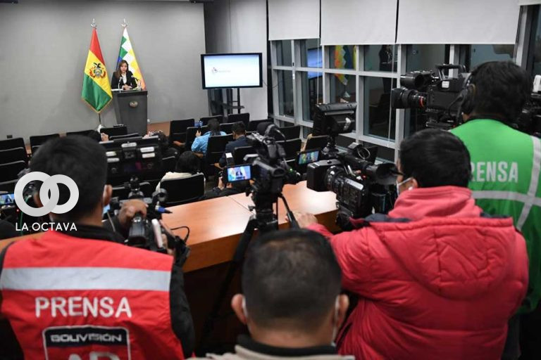 La viceministra de Comunicación, Gabriela Alcón, en rueda de prensa. Foto. ABI