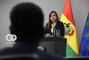 La viceministra de Comunicación, Gabriela Alcón, en una pasada conferencia de prensa.