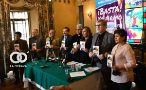 Los juristas independientes junto a representantes de la Iglesia y organizaciones de la sociedad. Foto. cortesía.