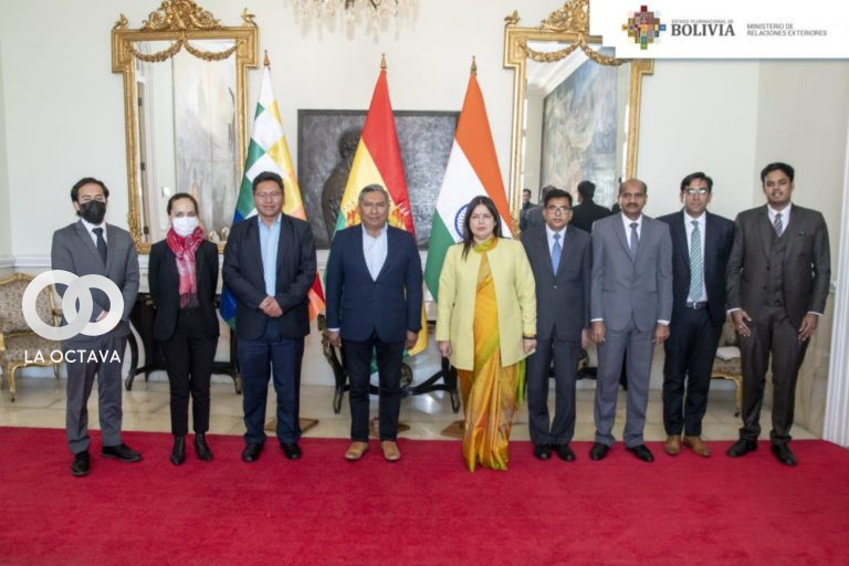 Delegación de la India visitando Bolivia
