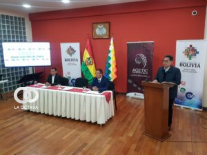 Edgar Pary, Ministro de Educación.