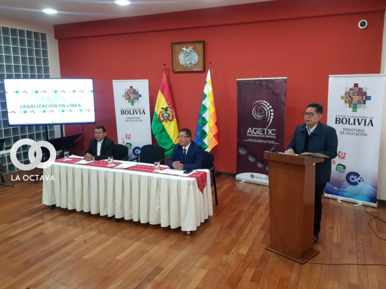 Edgar Pary, Ministro de Educación.