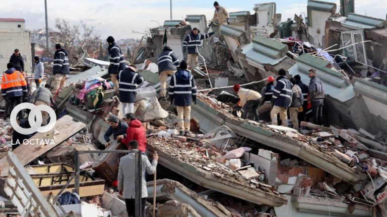 Edificios destruidos por terremoto en Turquía.
