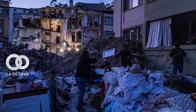 Edificios y viviendas destruídas tras el sismo. Foto. AFP