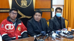 El gobernador Santos en rueda de prensa. Foto. ANF