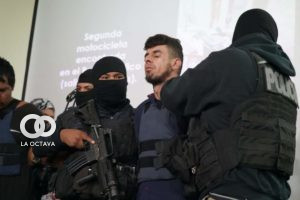 El recluso Felipe Edvaldo Menezez, presentado por la Policía. Foto. Ministerio de Gobierno