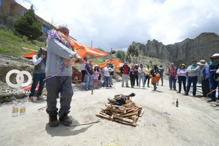 Ivan Arias Alcalde de La Paz realizó la tradicional ch'alla