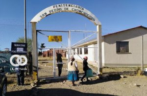Puerta de la cárcel de Chonchocoro.