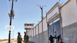 Puerta de los predios de la cárcel de Chonchocoro.