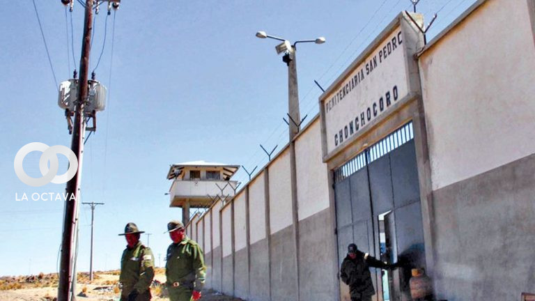Puerta de los predios de la cárcel de Chonchocoro.