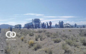 Bloquean carretera Uyuni-Oruro