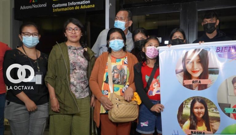 Familia Vaca se reencuentra en el aeropuerto de Viru Viru