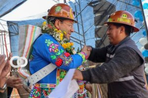 Arce entrega sede minera a cooperativistas en el Norte de Potosí.