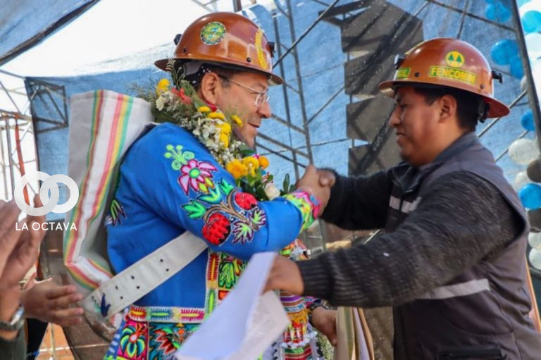 Arce entrega sede minera a cooperativistas en el Norte de Potosí.