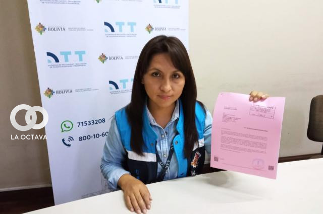 Cynthia Balboa, desde la ATT en Cochabamba, se manifiesta respecto al control y regulación de apps que brindan servicios de transporte. Foto: ATT