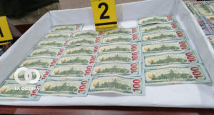 El dinero falso que le fue cambiado a la víctima.