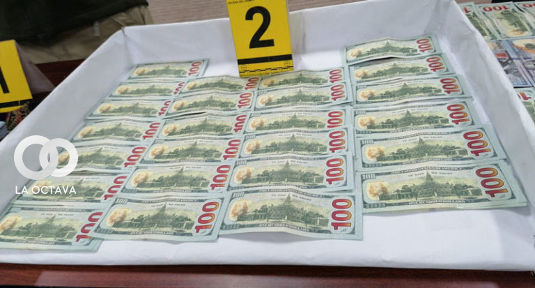 El dinero falso que le fue cambiado a la víctima.