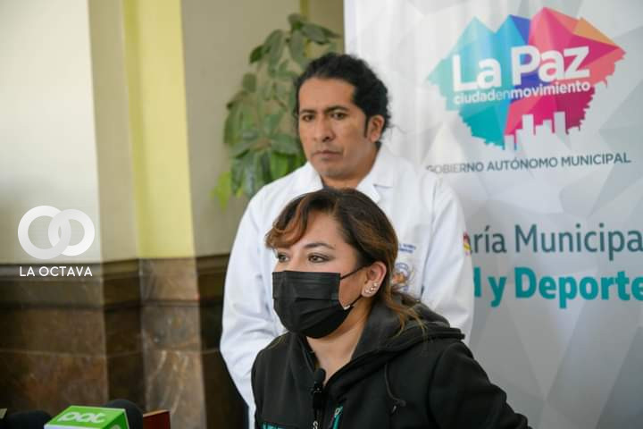 Pamela Berrios, directora municipal de Salud en conferencia de prensa
