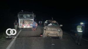 Colisión entre dos vehículos en la carretera Santa Cruz Trinidad