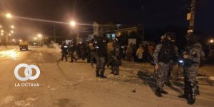 Policía Boliviana despejó la vía. Foto: UNITEL