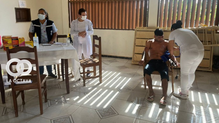 Médicos del programa Salud Familiar Comunitaria Intercultural (SAFCI) visitan el centro penitenciario de Villa Busch en Pando. Foto: Régimen Penitenciario