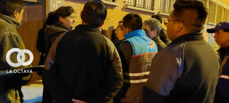 Autoridades municipales salieron de la Unidad Educativa donde estuvieron retenidos