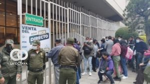 Filas de espera en BCB, foto: La Octava