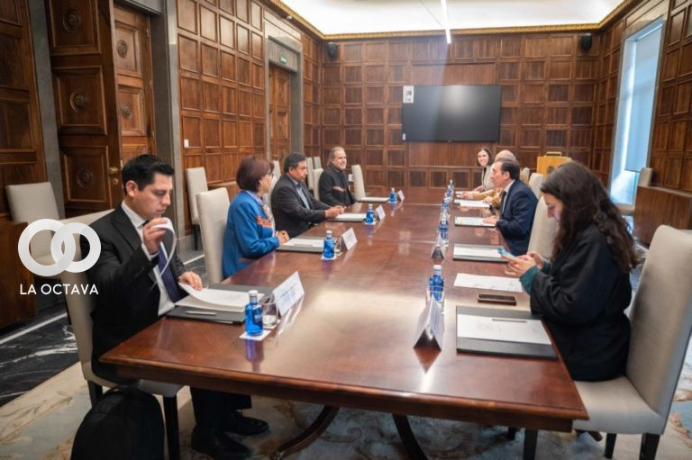 Reunión con la embajada española