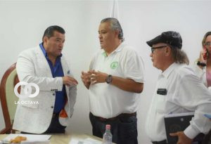 Alcalde Fernández y dirigentes del FESIRMES, foto: El Deber