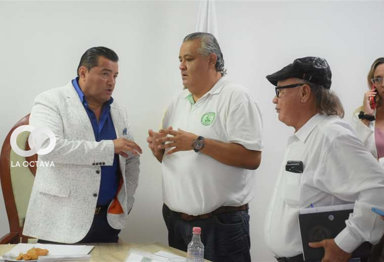 Alcalde Fernández y dirigentes del FESIRMES, foto: El Deber 