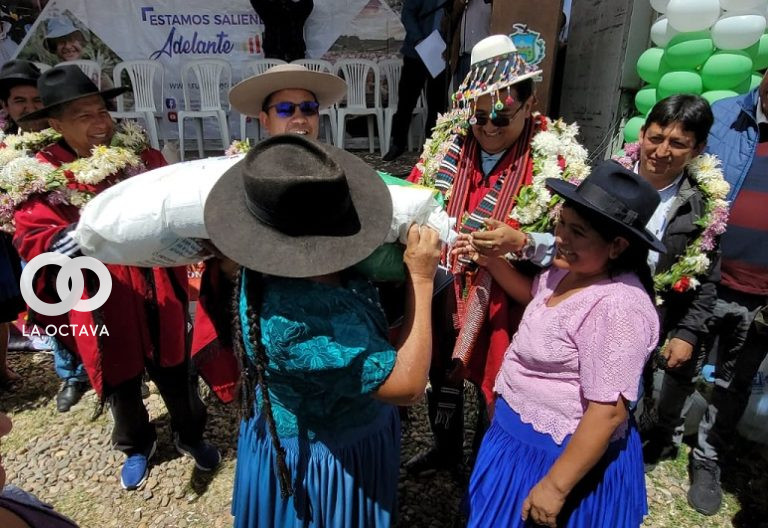Entrega de ayuda humanitaria a afectados por sequía.