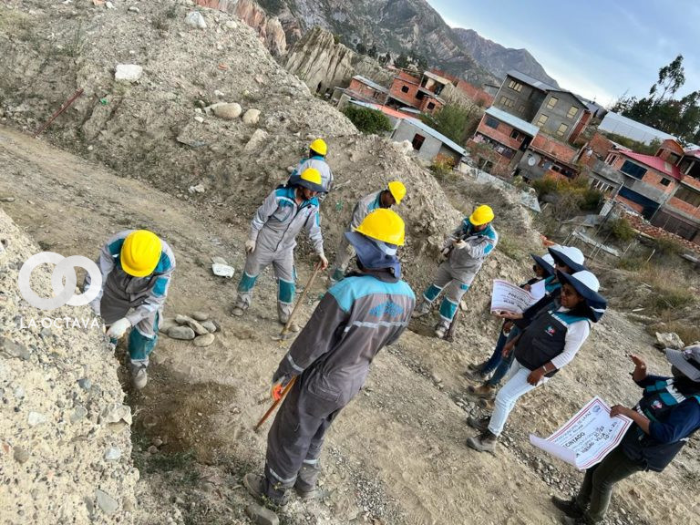retirado un puente metálico peatonal
